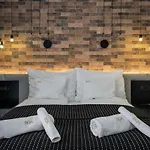 Vaci Boutique Loft מלון *
