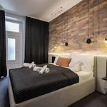 Vaci Boutique Loft מלון *