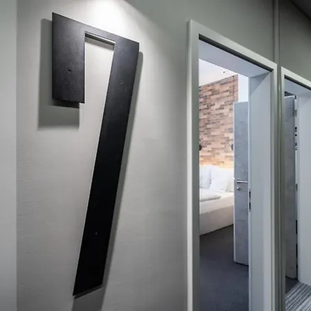 Vaci Boutique Loft מלון *